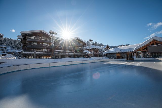 Photo de la patinoire des Gets en hiver